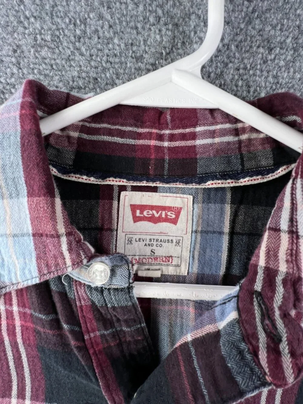 Levi’s Pearl Snap Shirt Lightweight Flannel Plaid Red Blue Small Modern Fit